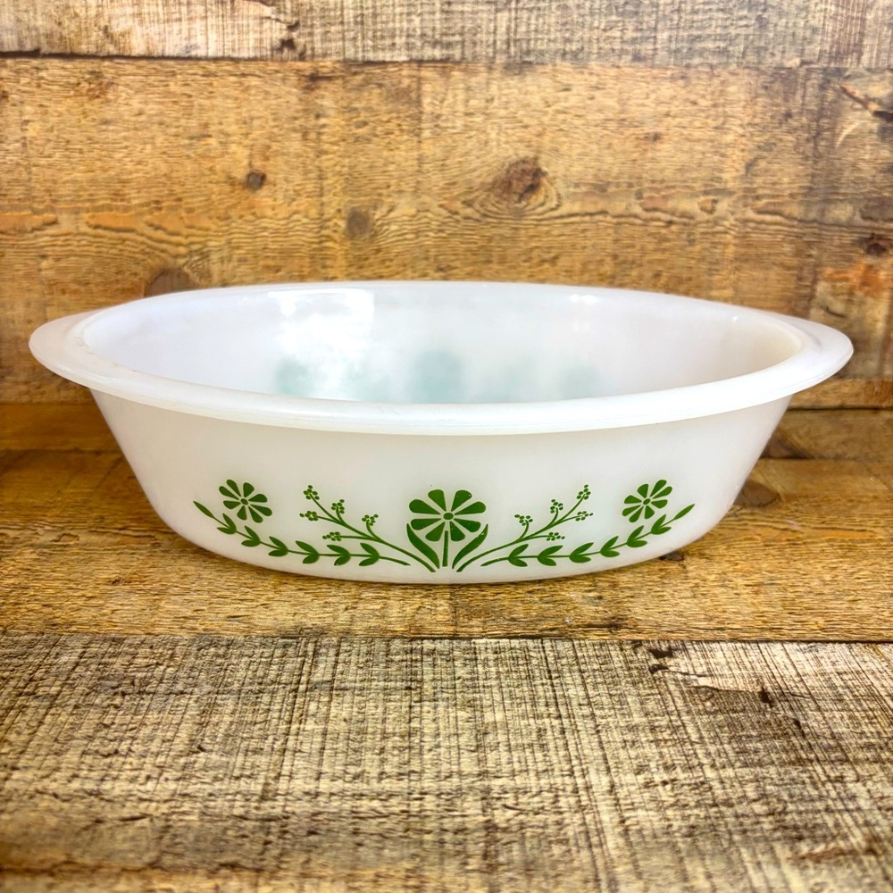 Vintage 1960’s Glasbake Green Daisy Milk Glass 1 Quart Oval Casserole J235